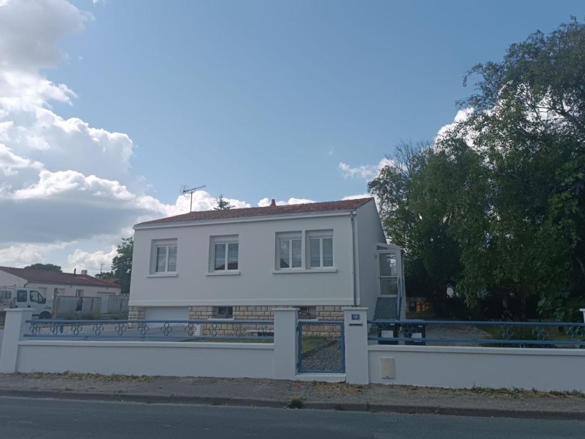 Charmante Maison Entre Mer Et Campagne La Jarrie Kültér fotó
